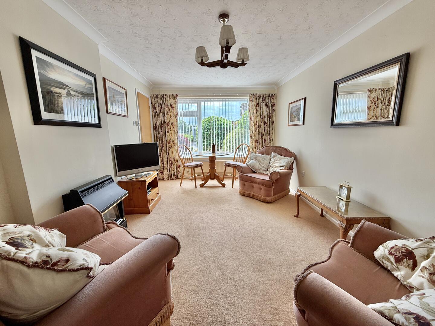 3 bed property in Bishops Close, Truro